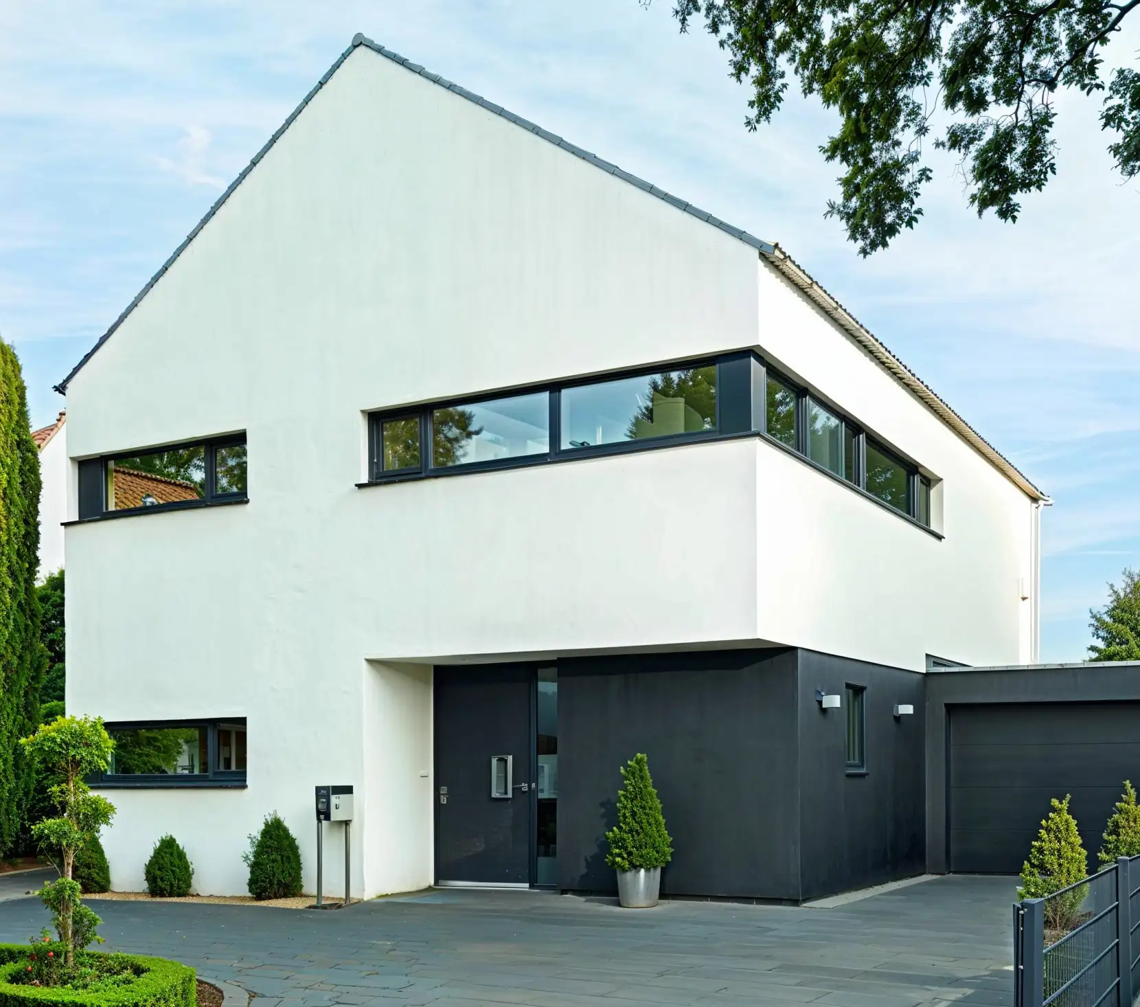 Moderne Fensterfront eines Hauses